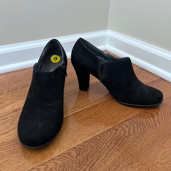 Aerosoles Black Suede Ankle Booties Block Heel Silver Accent Size 9‎ - Picture 1 of 7